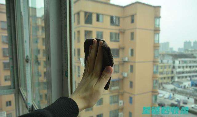 教你玻璃清洁技巧，轻松实现不留痕效果 (玻璃清洁怎么清洗)