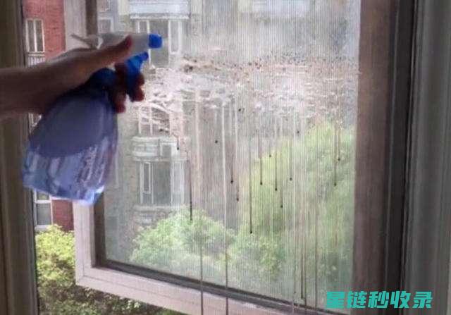 纱窗清洁技巧分享：让你的家居环境焕然一新 (纱窗清洁技巧视频)