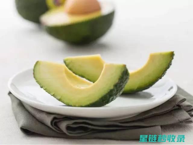牛油果切开后不想变黑？这些防氧化小技巧请收藏 (牛油果切开后怎么保存)